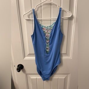 Size 4, Lilly Pulitzer one piece, no “bra” padding.